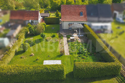 Leben im Grünen - charmante Doppelhaushälfte mit viel Platz für Gartenliebhaber - Siedenbrünzow / Leppin