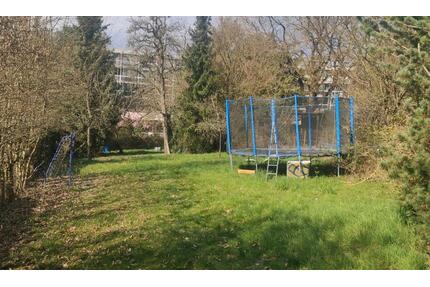 Garten mit Wohnwagen - 4.999,00&nbsp;EUR Kaltmiete, ca.&nbsp; 0,00&nbsp;m&sup2; in Wiesbaden (PLZ: 65191) Bierstadt