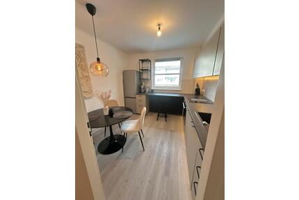 Möblierte 2 Zi Wohnung mit Balkon,Aufzug, unter 1Min.zur U8 - Berlin Reinickendorf