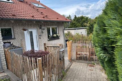 Gepflegtes Reihenendhaus mit Garten, Balkon und zwei Garagen - Wülfrath