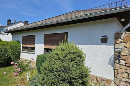 Haus zum Kaufen in Taunusstein 580.000,00 € 218 m²
