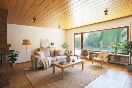 Großzügiges Haus mit viel Platz und schönem Garten in Nufringen