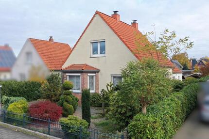 Wohnen in der Lessingstraße - Haus mit Garten & Garage - Delmenhorst Deichhorst
