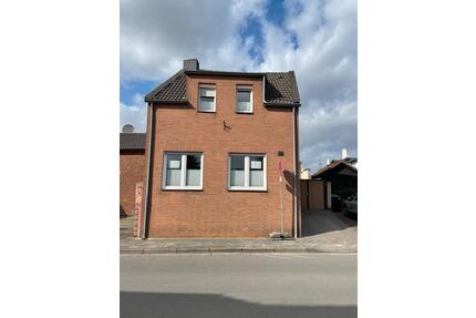 Haus von Privat zu verkaufen - 229.999,00&nbsp;EUR Kaufpreis, ca.&nbsp; 186,00&nbsp;m&sup2; in Grevenbroich (PLZ: 41517) Neuenhausen