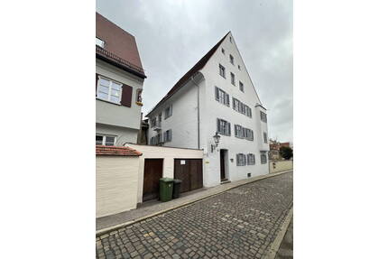 Einzeldenkmal - Mehrfamilienhaus in Augsburgs Innenstadt, Dachbodenausbau möglich