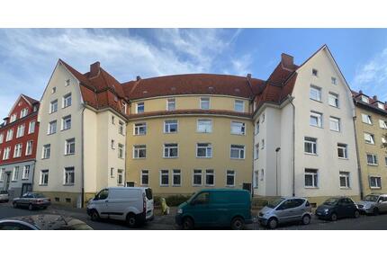 3-Zimmer-Wohnung-mit-Loggia-mit-großem-grünen-Innenhof - Hameln