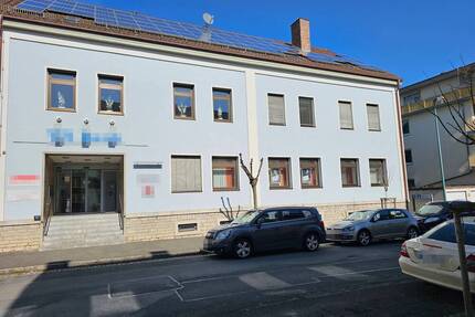 Stadtnahe, große Gewerbeeinheit ideal als Büroflächen für vielseitige Nutzung - Kitzingen