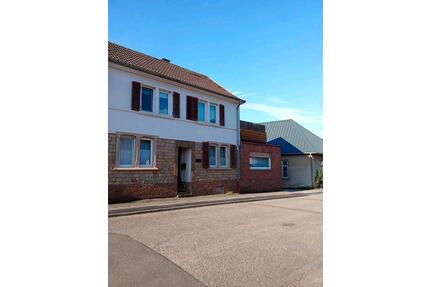 Großzügiges Einfamilienhaus mit Einliegerwohnung in Fürfeld - Hackenheim