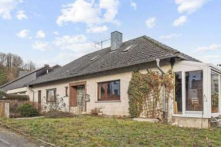 Haus zum Kaufen in Schalksmühle 299.000,00 € 181.88 m²
