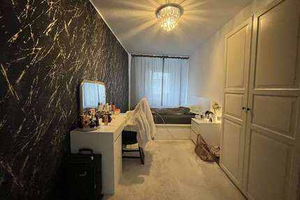 Wohnung zum Kaufen in Düsseldorf 269.000,00 € 81.47 m²