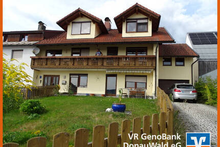 Dort wohnen, wo andere Urlaub machen - Großes Einfamilienhaus mit Balkon und Garten in Neuschönau