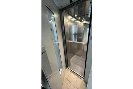 Sonnige große Wohnung mit Balkon, Garage, Aufzug - Pforzheim Nordstadt