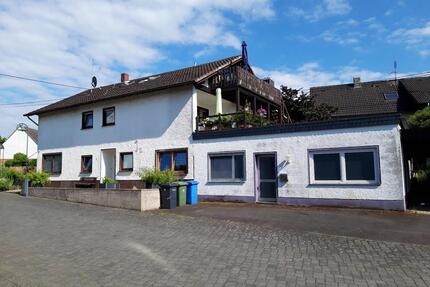 Solides 4-Familienhaus im Ortskern von Breitscheid - Troisdorf