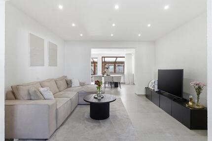 Modernisierte Doppelhaushälfte mit Wintergarten, Balkon & Garage - Baesweiler