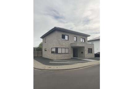 Haus zum Mieten in Gangelt-Breberen 1.800,00 € 150 m²