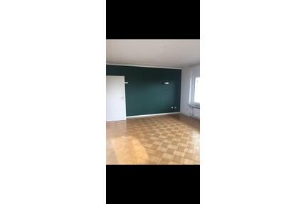 Helle 3-Zimmer Wohnung im 7. OG mit Balkon in Neu-Isenburg