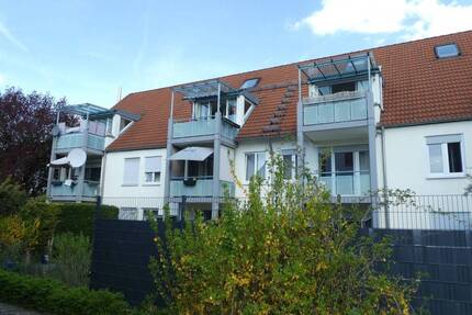 SEHR SCHÖNE UND SONNIGE DACHGESCHOSSWOHNUNG IN GUTER WOHNLAGE! TG-Stellplatz * schöner Balkon - Renningen