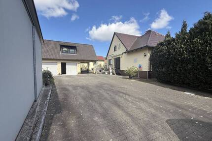 Großzügiges Einfamilienhaus mit Pool und großen Garten - Büchenbach Tennenlohe