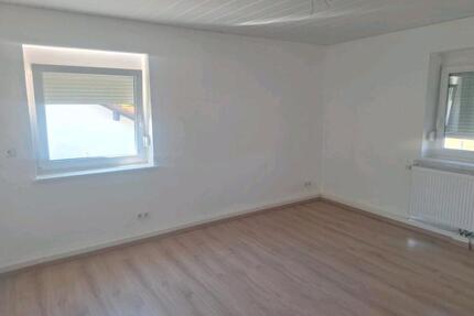 Helle, renovierte 3-Zimmer Wohnung zu vermieten - Eichendorf