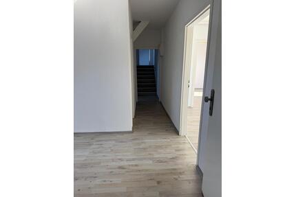 5-Zimmer-DG-Wohnung, ca. 100 m² – Studenten-WG - Bochum Bochum-Ost