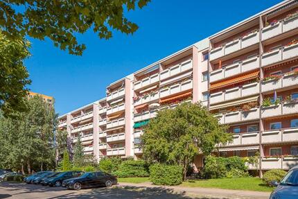 3-Zimmer-Wohnung mit Balkon im 1.Obergeschoß! - Dresden Prohlis
