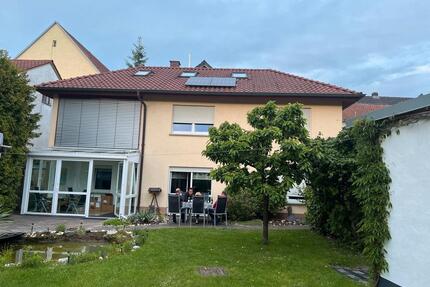 Einfamilienhaus mit Garagen und Garten zur Miete - Schonungen Forst