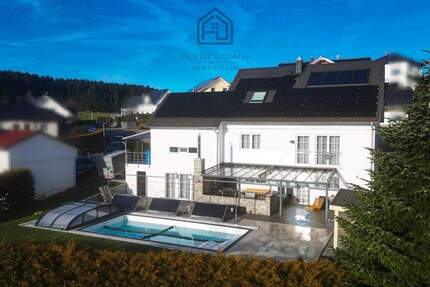 F&D | Großzügiges Einfamilienhaus mit Pool in ruhiger Wohnlage - Gunningen