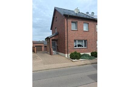 Einfamilienhaus mit Hof, Stall, Garagen und großem Garten - Langerwehe