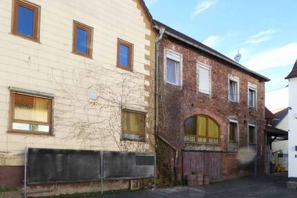 AUMÜLLER-Immobilien - Zwei zentral gelegene Häuser zum Ausbau als Monteuerzimmer und Appartements - Biebergemünd-Wirtheim