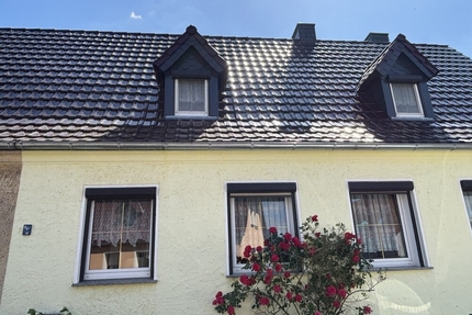 Gemütliche Doppelhaushälfte mit großem Grundstück und Doppelgarage in ruhiger Siedlungslage - Röderaue