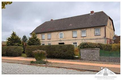 Im Herzen von Neukloster - Herrenhaus mit Stallgebäude auf großem Grundstück zu verkaufen