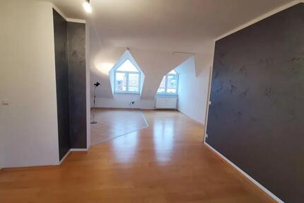 Helle 2,5-Zimmer- Dachgeschosswohnung in Augsburg- Hammerschmiede