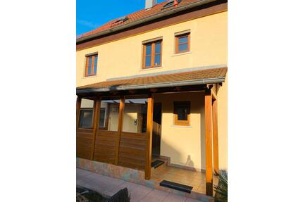 Haushälfte mit Garage zur Miete - Wilburgstetten