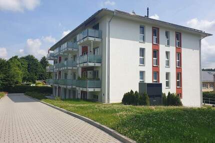 Barrierefrei zur Wohnung und in der Wohnung! Mit Aufzug und ebenerdiger Dusche! Sofort bezugsfrei! - Grünhain-Beierfeld