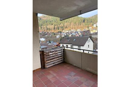 SGE IMMO - 1,5-Zimmer-Wohnung mit Balkon und schöner Aussicht in Bad Wildbad