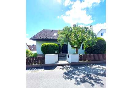 Haus zum Kaufen in Cadolzburg 655.000,00 € 245 m²