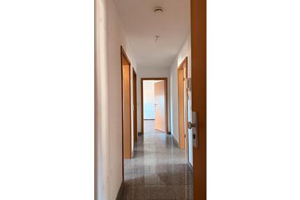 4 Zimmer Wohnung 2. OG - 700,00&nbsp;EUR Kaltmiete, ca.&nbsp; 90,00&nbsp;m&sup2; in Waldbrunn (Westerwald) (PLZ: 65620)