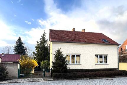 Einfamilienhaus in massiver Bauweise mit Nebengebäude und Garten - Storkow (Mark)