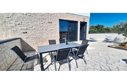 Villa mit Pool Vir Dalmatien - 300,00&nbsp;EUR Kaltmiete, in Köln (PLZ: 50996) Rodenkirchen