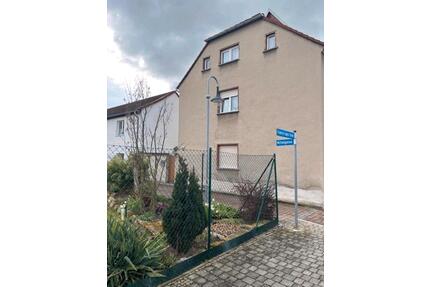 Einfamilienhaus zu verkaufen - 90.000,00&nbsp;EUR Kaufpreis, ca.&nbsp; 100,00&nbsp;m&sup2; in Lützen (PLZ: 06686)