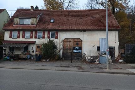 Bauernhaus mit großem Grundstück und Quelle neben dem Haus - Sonnenbühl