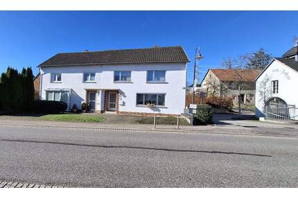 Bezahlbares Doppelhaus (Generationenhaus) mit Doppelgarage „ideal für zwei Familien“ in zentraler Wohnlage von Wittlich-Dorf