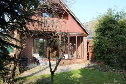 RESERVIERT - GEPFLEGTES EINFAMILIENHAUS MIT GARAGE UND TRAUMHAFTEM KLEINEN GARTEN - Tostedt