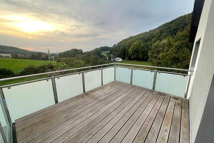 Großzügige 5-Zimmer-Wohnung mit Balkon und Kaminofen am Waldrand - Lemgo
