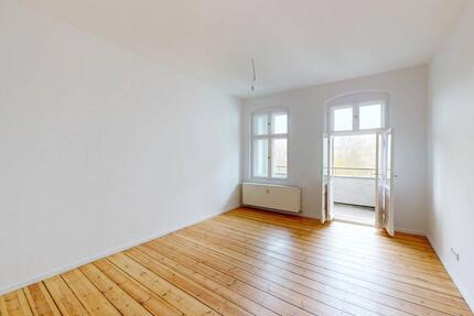 Renovierte 2-Zimmer-Altbauwohnung mit BALKON, modernem Duschbad und hochwertiger EBK - Berlin Friedrichshain-Kreuzberg