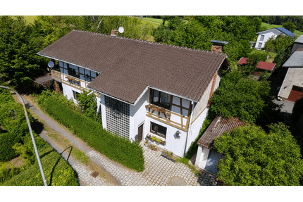 Haus zum Kaufen in Weidhausen bei Coburg 95.000,00 € 150 m²