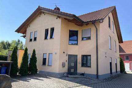 Zwei Doppelhaushälften in Weikersheim mit je 6 Zimmer und Garage