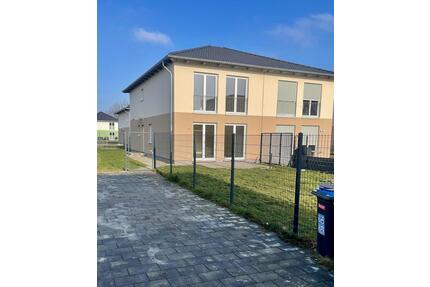 140qm Neubau-Doppelhaushälfte mit 6 Zimmern inkl. EBK, Parkett, elek. Rollläden, Zaun, 2 Pkw-Plätze - Schöneiche bei Berlin