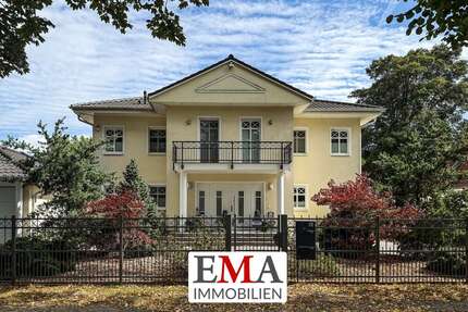 Haus zum Kaufen in Falkensee 1.550.000,00 € 369 m²