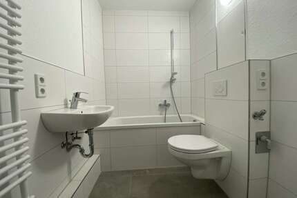 Wohnung zum Mieten in Suhl 351,61 € 54.46 m²